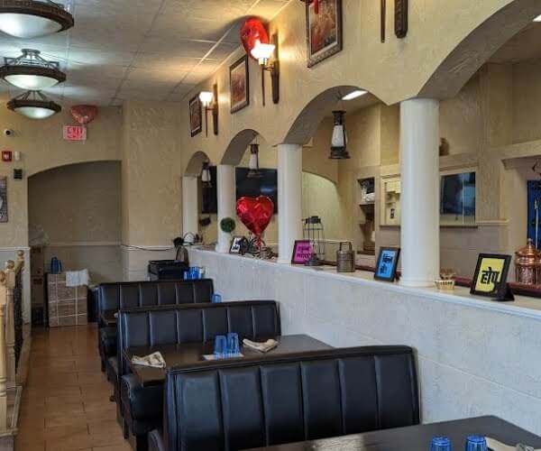 Why Vatan is the Perfect Spot for Family Dinners 1