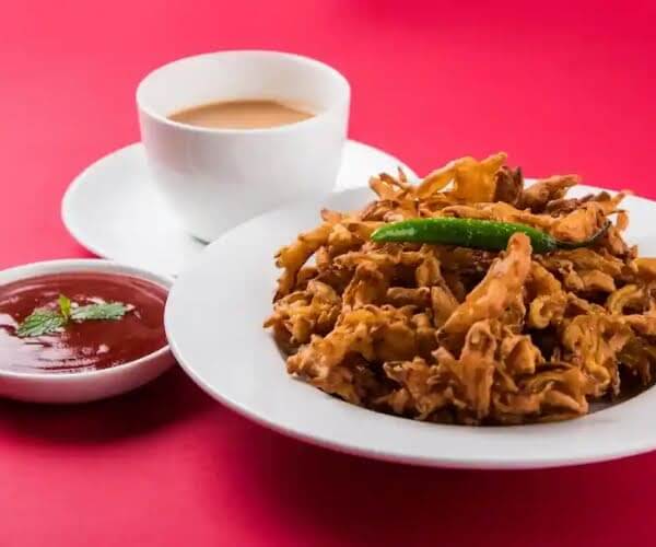 Monsoon Moods Call for Hot Pakoras & Masala Chai – Only at Vatan 5